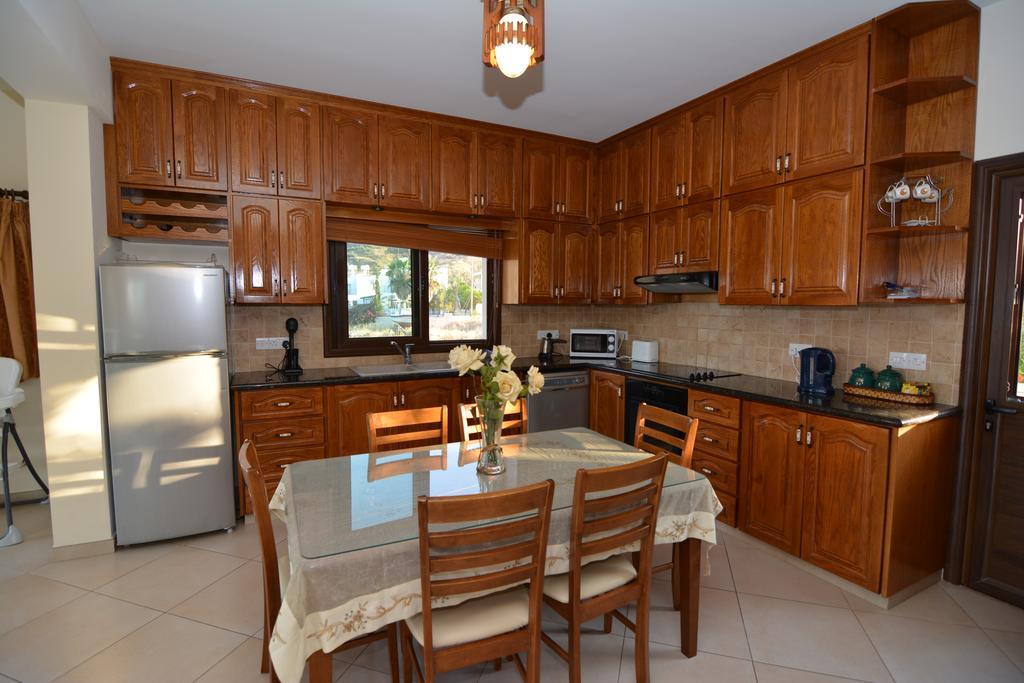 Kalli Villa Pomos Zimmer foto