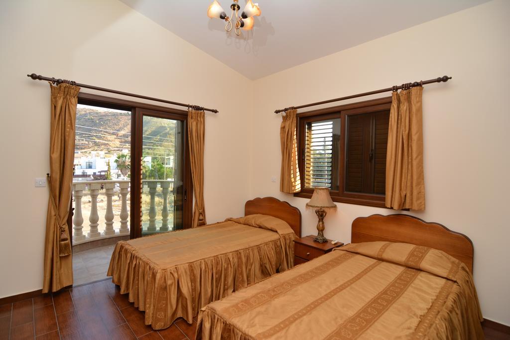 Kalli Villa Pomos Zimmer foto